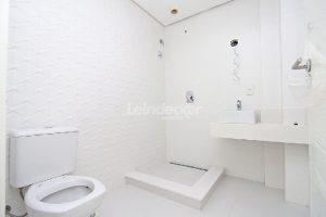 Apartamento para alugar com 316m², 3 dormitórios, 4 vagas no bairro Vila Assunção em Porto Alegre - Foto 17