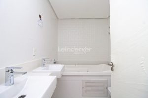 Apartamento para alugar com 316m², 3 dormitórios, 4 vagas no bairro Vila Assunção em Porto Alegre - Foto 26