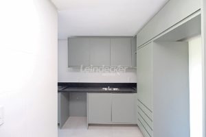 Apartamento para alugar com 316m², 3 dormitórios, 4 vagas no bairro Vila Assunção em Porto Alegre - Foto 28