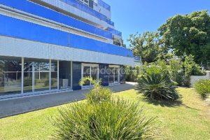 Apartamento para alugar com 316m², 3 dormitórios, 4 vagas no bairro Vila Assunção em Porto Alegre - Foto 39