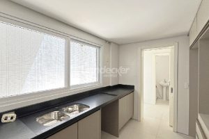 Apartamento para alugar com 316m², 3 dormitórios, 4 vagas no bairro Vila Assunção em Porto Alegre - Foto 19