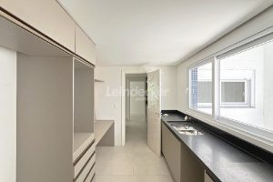 Apartamento para alugar com 316m², 3 dormitórios, 4 vagas no bairro Vila Assunção em Porto Alegre - Foto 20