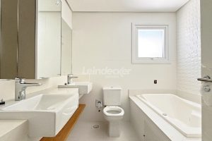 Apartamento para alugar com 316m², 3 dormitórios, 4 vagas no bairro Vila Assunção em Porto Alegre - Foto 33