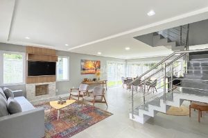 Casa em Condomínio para alugar com 334m², 3 dormitórios, 3 vagas no bairro Pedra Redonda em Porto Alegre - Foto 4