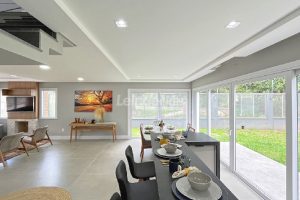 Casa em Condomínio para alugar com 334m², 3 dormitórios, 3 vagas no bairro Pedra Redonda em Porto Alegre - Foto 7