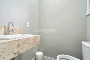 Casa em Condomínio para alugar com 334m², 3 dormitórios, 3 vagas no bairro Pedra Redonda em Porto Alegre - Foto 9