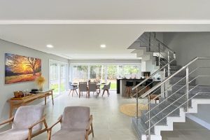 Casa em Condomínio para alugar com 334m², 3 dormitórios, 3 vagas no bairro Pedra Redonda em Porto Alegre - Foto 10