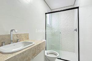 Casa em Condomínio para alugar com 334m², 3 dormitórios, 3 vagas no bairro Pedra Redonda em Porto Alegre - Foto 14