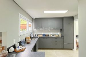 Casa em Condomínio para alugar com 334m², 3 dormitórios, 3 vagas no bairro Pedra Redonda em Porto Alegre - Foto 18