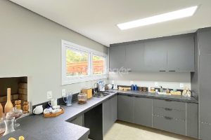 Casa em Condomínio para alugar com 334m², 3 dormitórios, 3 vagas no bairro Pedra Redonda em Porto Alegre - Foto 19