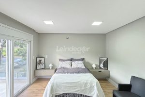 Casa em Condomínio para alugar com 334m², 3 dormitórios, 3 vagas no bairro Pedra Redonda em Porto Alegre - Foto 24