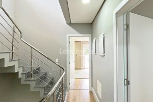 Casa em Condomínio para alugar com 334m², 3 dormitórios, 3 vagas no bairro Pedra Redonda em Porto Alegre - Foto 33