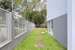 Casa em Condomínio para alugar com 334m², 3 dormitórios, 3 vagas no bairro Pedra Redonda em Porto Alegre - Foto 52