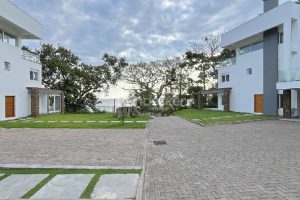 Casa em Condomínio para alugar com 334m², 3 dormitórios, 3 vagas no bairro Pedra Redonda em Porto Alegre - Foto 53