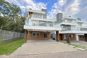 Casa em Condomínio para alugar com 334m², 3 dormitórios, 3 vagas no bairro Pedra Redonda em Porto Alegre - Foto 54