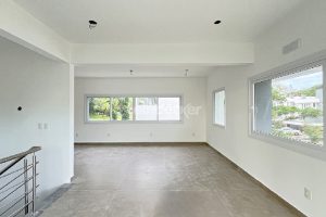 Casa em Condomínio para alugar com 334m², 3 dormitórios, 3 vagas no bairro Pedra Redonda em Porto Alegre - Foto 26