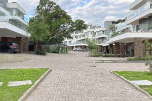 Casa em Condomínio para alugar com 334m², 3 dormitórios, 3 vagas no bairro Pedra Redonda em Porto Alegre - Foto 36