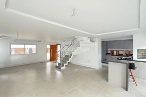 Casa em Condomínio para alugar com 334m², 3 dormitórios, 3 vagas no bairro Pedra Redonda em Porto Alegre - Foto 2