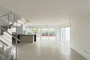 Casa em Condomínio para alugar com 334m², 3 dormitórios, 3 vagas no bairro Pedra Redonda em Porto Alegre - Foto 3