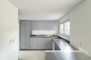 Casa em Condomínio para alugar com 334m², 3 dormitórios, 3 vagas no bairro Pedra Redonda em Porto Alegre - Foto 9