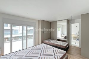 Casa em Condomínio para alugar com 334m², 3 dormitórios, 3 vagas no bairro Pedra Redonda em Porto Alegre - Foto 13