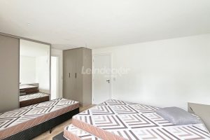 Casa em Condomínio para alugar com 334m², 3 dormitórios, 3 vagas no bairro Pedra Redonda em Porto Alegre - Foto 15