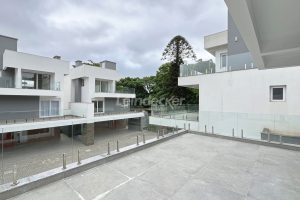 Casa em Condomínio para alugar com 334m², 3 dormitórios, 3 vagas no bairro Pedra Redonda em Porto Alegre - Foto 17