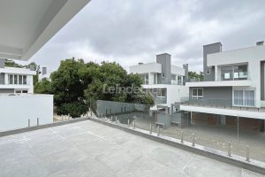 Casa em Condomínio para alugar com 334m², 3 dormitórios, 3 vagas no bairro Pedra Redonda em Porto Alegre - Foto 18