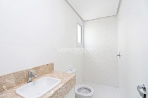 Casa em Condomínio para alugar com 334m², 3 dormitórios, 3 vagas no bairro Pedra Redonda em Porto Alegre - Foto 21