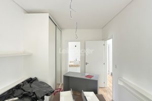 Casa em Condomínio para alugar com 334m², 3 dormitórios, 3 vagas no bairro Pedra Redonda em Porto Alegre - Foto 24