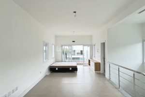 Casa em Condomínio para alugar com 334m², 3 dormitórios, 3 vagas no bairro Pedra Redonda em Porto Alegre - Foto 29