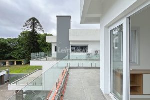 Casa em Condomínio para alugar com 334m², 3 dormitórios, 3 vagas no bairro Pedra Redonda em Porto Alegre - Foto 31