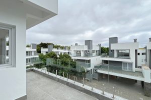 Casa em Condomínio para alugar com 334m², 3 dormitórios, 3 vagas no bairro Pedra Redonda em Porto Alegre - Foto 33