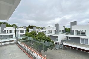 Casa em Condomínio para alugar com 334m², 3 dormitórios, 3 vagas no bairro Pedra Redonda em Porto Alegre - Foto 36