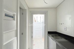 Casa em Condomínio para alugar com 334m², 3 dormitórios, 3 vagas no bairro Pedra Redonda em Porto Alegre - Foto 37