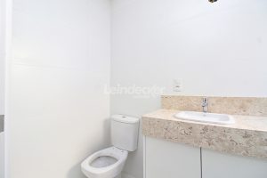 Casa em Condomínio para alugar com 334m², 3 dormitórios, 3 vagas no bairro Pedra Redonda em Porto Alegre - Foto 38