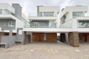 Casa em Condomínio para alugar com 334m², 3 dormitórios, 3 vagas no bairro Pedra Redonda em Porto Alegre - Foto 43