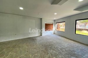 Loja para alugar com 55m², 1 vaga no bairro Menino Deus em Porto Alegre - Foto 2