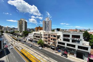 Apartamento para alugar com 135m², 3 dormitórios no bairro Rio Branco em Porto Alegre - Foto 3