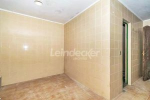 Casa Comercial para alugar com 180m², 4 dormitórios, 2 vagas no bairro Camaqua em Porto Alegre - Foto 4