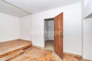 Casa Comercial para alugar com 180m², 4 dormitórios, 2 vagas no bairro Camaqua em Porto Alegre - Foto 11