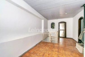 Casa Comercial para alugar com 180m², 4 dormitórios, 2 vagas no bairro Camaqua em Porto Alegre - Foto 12