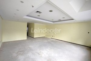 Sala para alugar com 96m², 2 vagas no bairro Centro em Porto Alegre - Foto 8