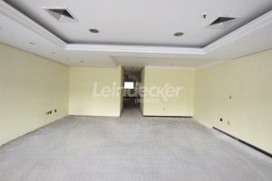 Sala para alugar com 96m², 2 vagas no bairro Centro em Porto Alegre - Foto 9