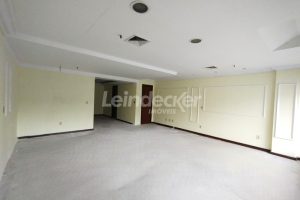 Sala para alugar com 96m², 2 vagas no bairro Centro em Porto Alegre - Foto 2