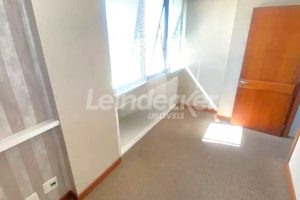 Conjunto para alugar com 103m², 2 vagas no bairro Três Figueiras em Porto Alegre - Foto 3