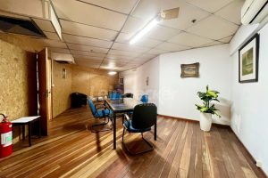 Conjunto para alugar com 200m², 1 vaga no bairro Floresta em Porto Alegre - Foto 8