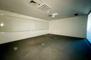 Conjunto para alugar com 200m², 1 vaga no bairro Floresta em Porto Alegre - Foto 11