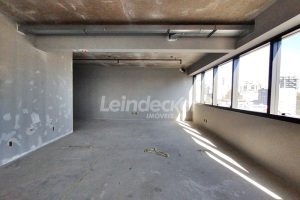 Sala para alugar com 30m², 1 vaga no bairro Floresta em Porto Alegre - Foto 2