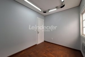 Casa Comercial para alugar com 231m², 4 vagas no bairro Centro em Porto Alegre - Foto 9